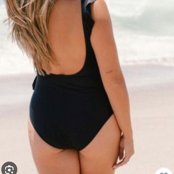 Carly Jean Naomi swimsuit - Picture 4 of 4